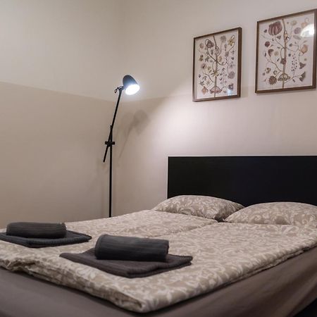Cozy Apartment In Akacfa Street Budapest Ngoại thất bức ảnh