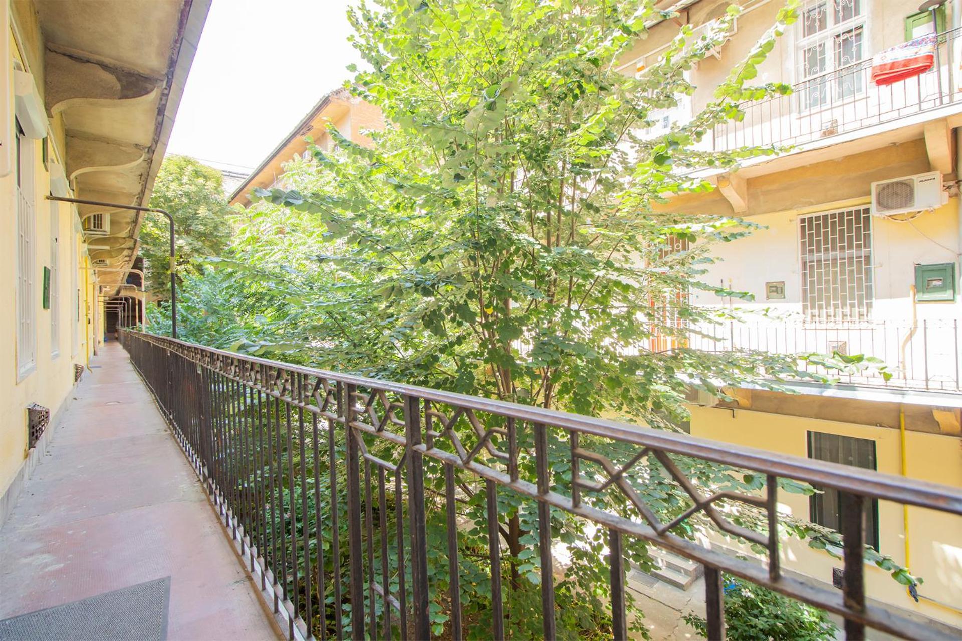 Cozy Apartment In Akacfa Street Budapest Ngoại thất bức ảnh