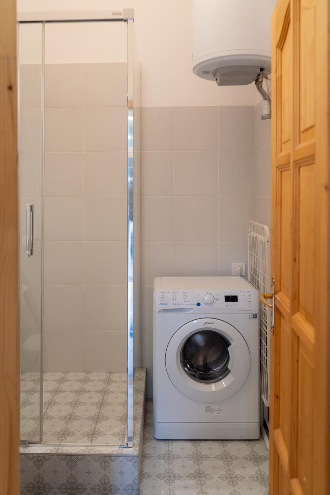 Cozy Apartment In Akacfa Street Budapest Ngoại thất bức ảnh