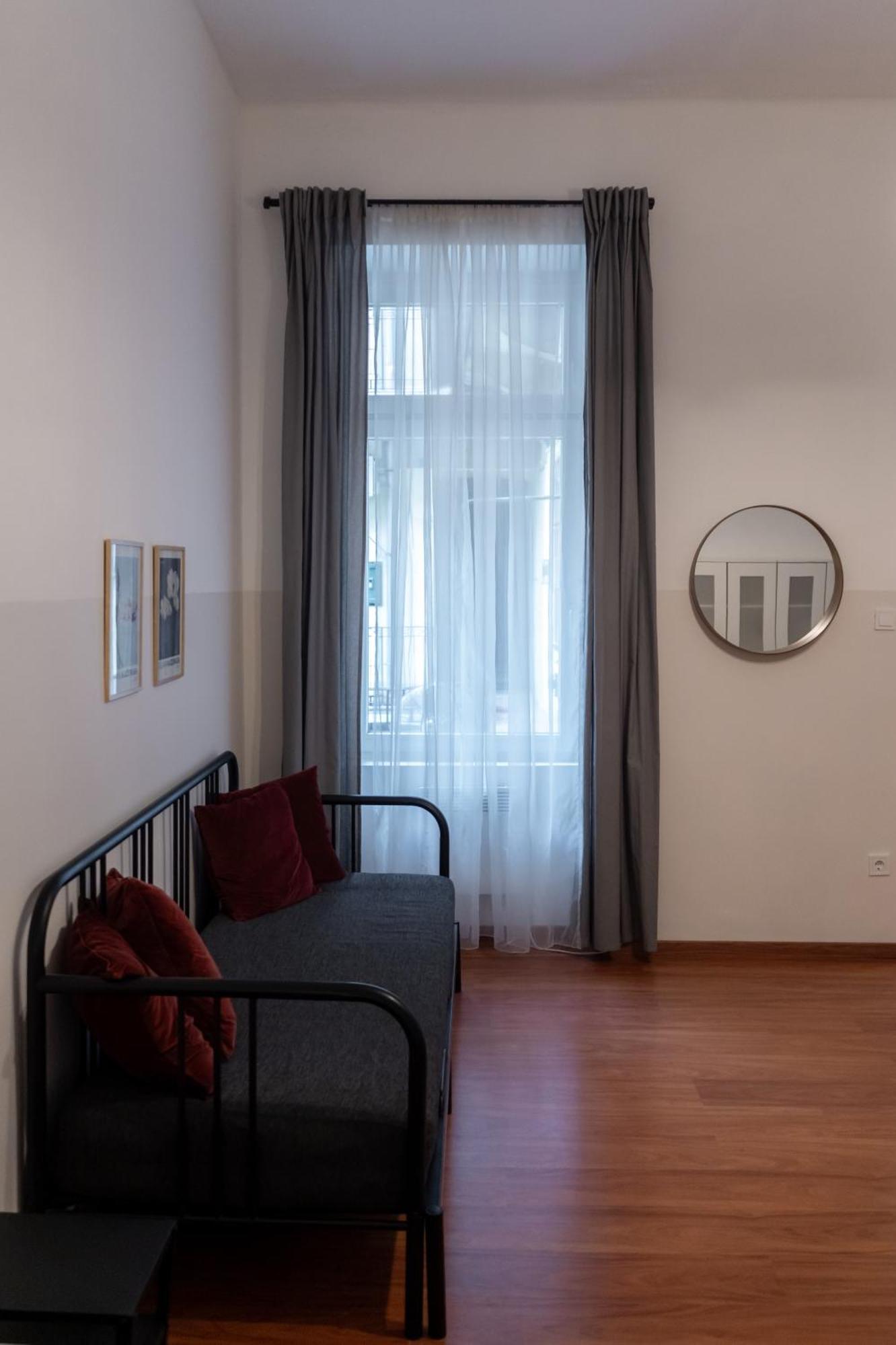 Cozy Apartment In Akacfa Street Budapest Ngoại thất bức ảnh