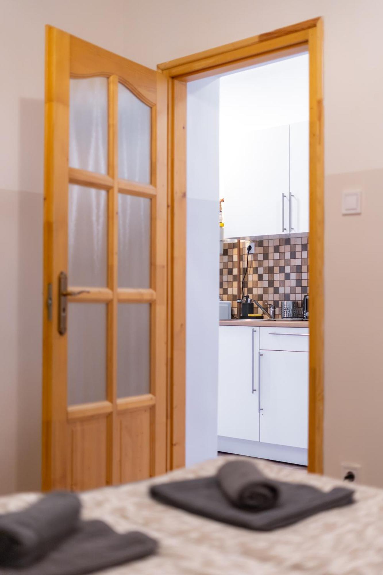 Cozy Apartment In Akacfa Street Budapest Ngoại thất bức ảnh