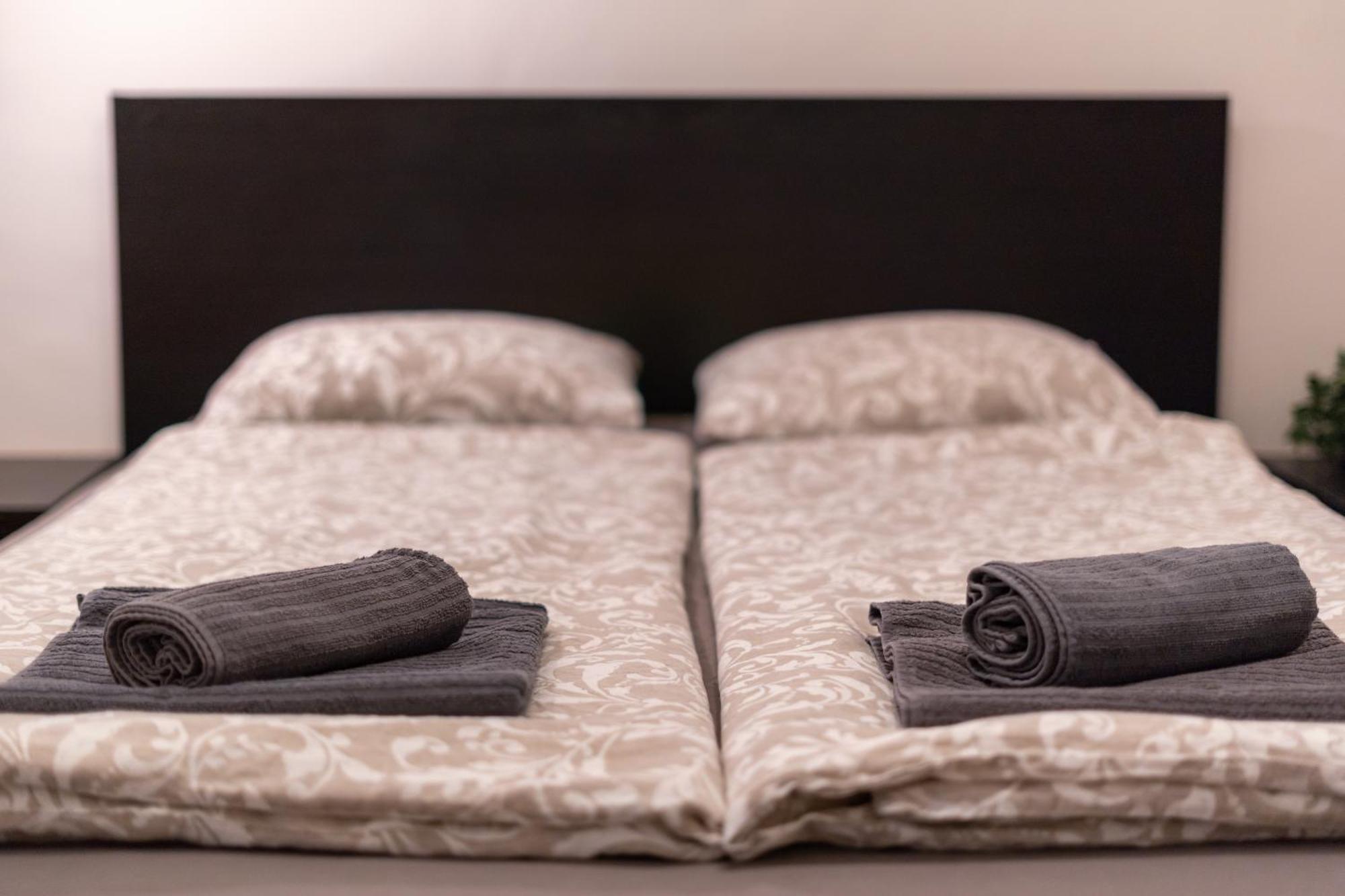 Cozy Apartment In Akacfa Street Budapest Ngoại thất bức ảnh