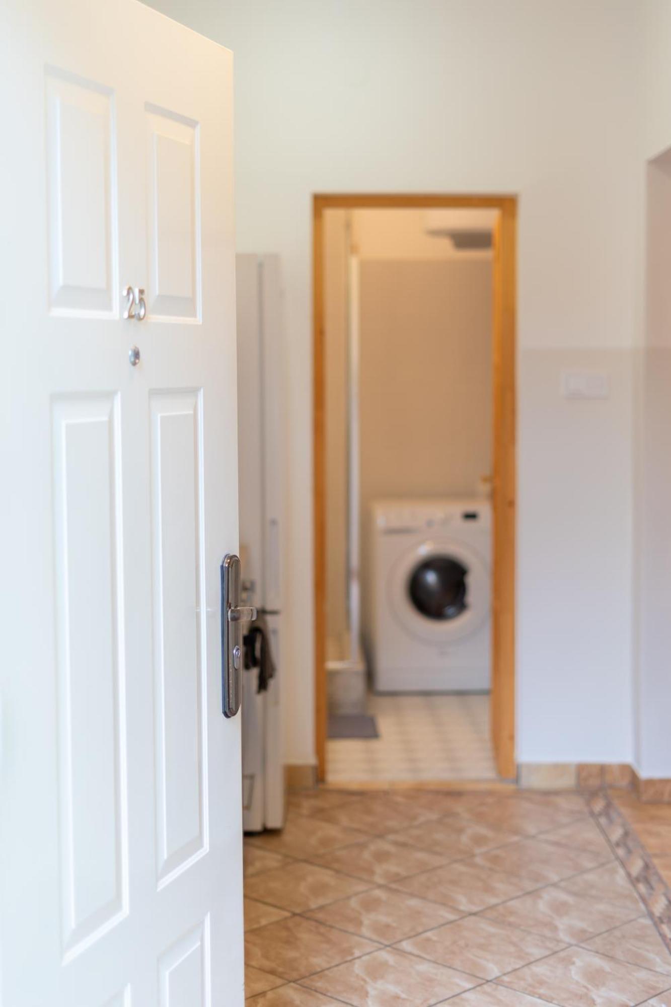 Cozy Apartment In Akacfa Street Budapest Ngoại thất bức ảnh